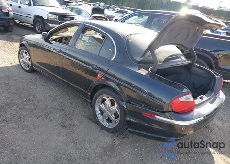 2001 Jaguar S-Type 4.0L V8 from USA, damaged, VIN SAJDA01P41GM18338